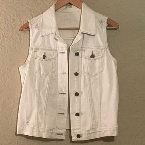 Gap sleeveless Jean jacket white